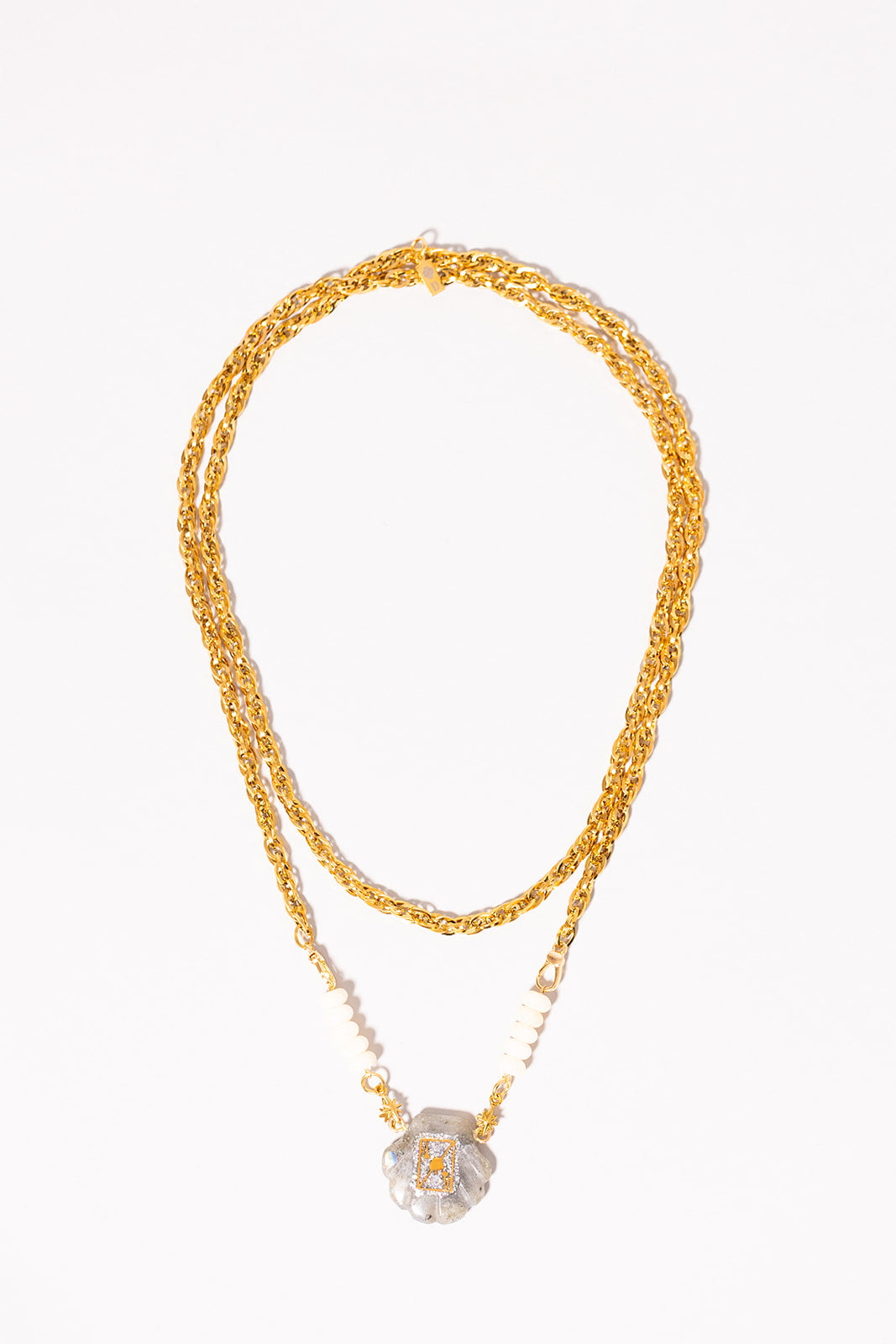 COLLIER MAJESTY