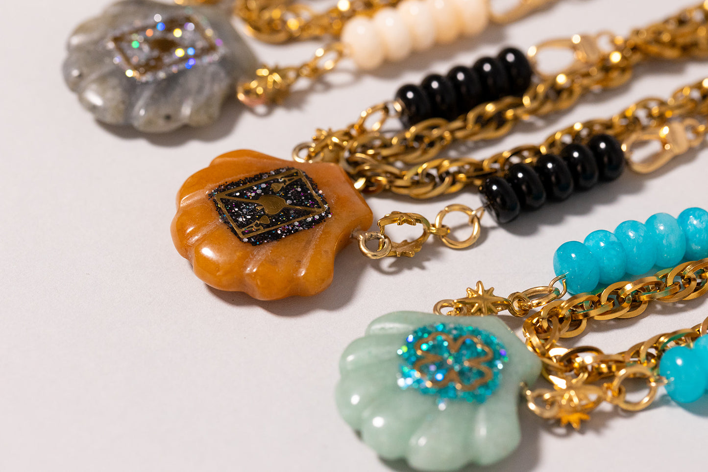 COLLIER MAJESTY