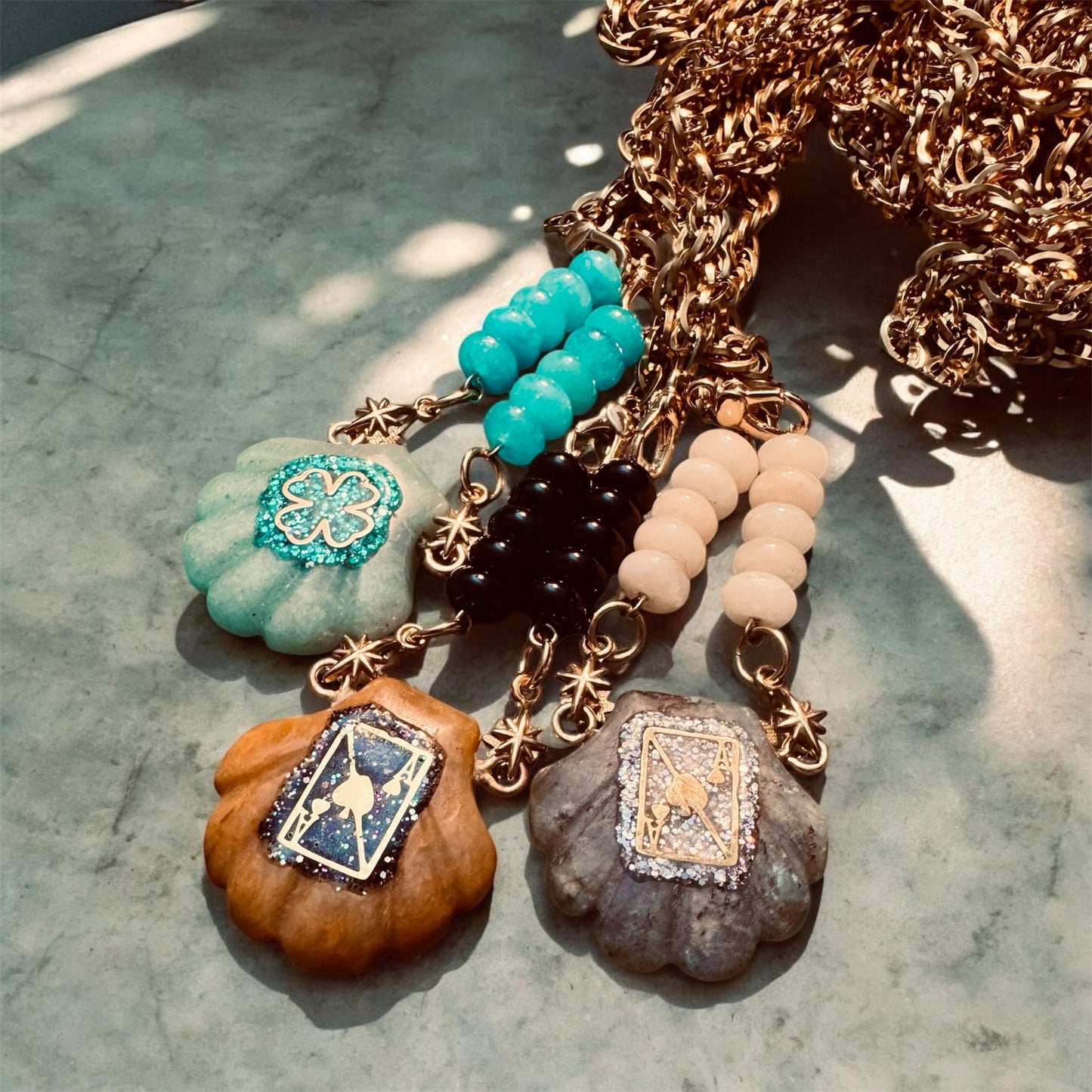 COLLIER MAJESTY