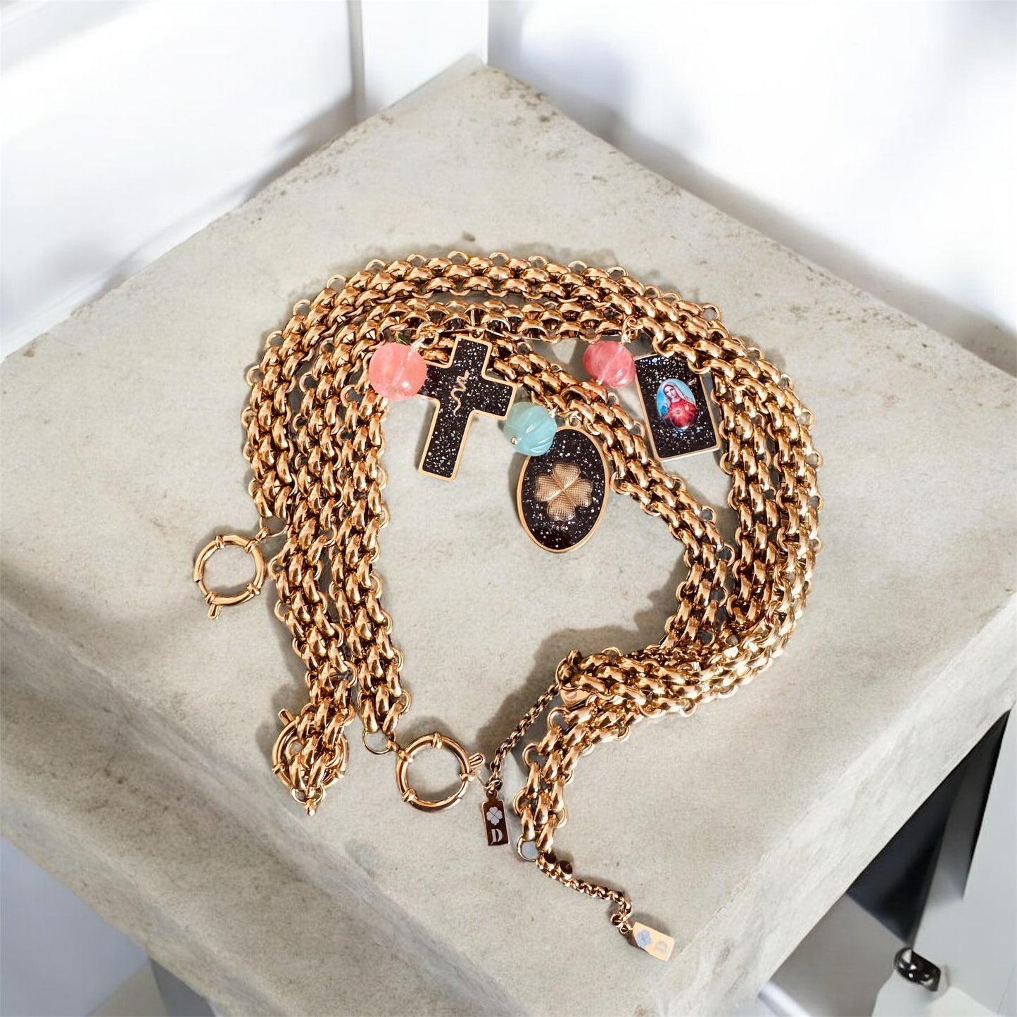 COLLIER SAINTES REBELLES